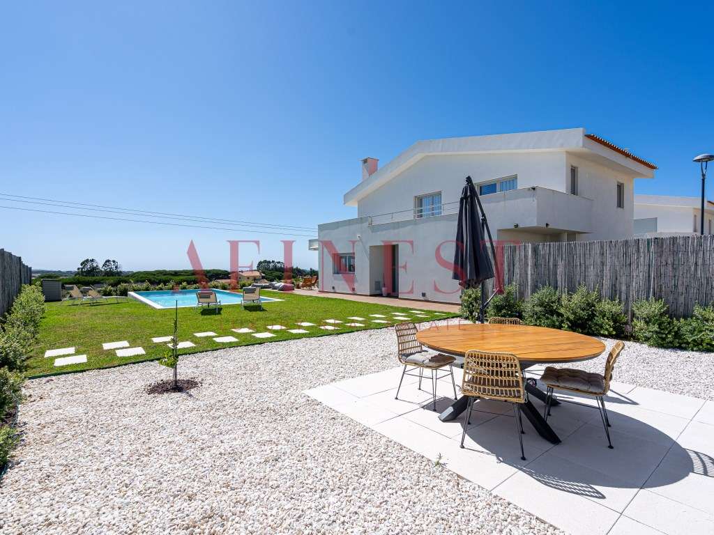 MORADIA T4 PRÓXIMO AO MAGOITO- DISPONÍVEL DE 01 A 31 DE AGOSTO 2026 - Grande imagem: 3/56