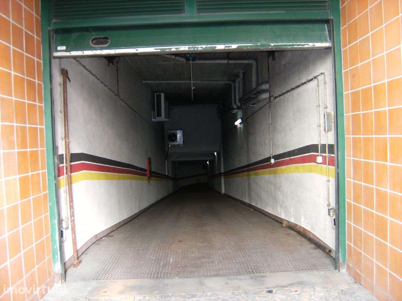 Garagem/Parqueamento nas Galerias Parede Plaza, centro da Parede - Grande imagem: 2/15