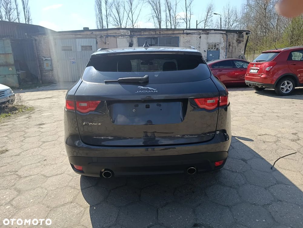 Jaguar F-Pace D300 AWD R-Dynamic SE - 19