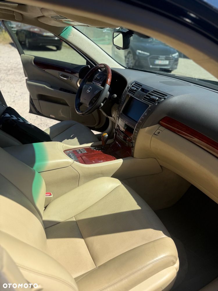 Lexus LS 460 Superior - 27
