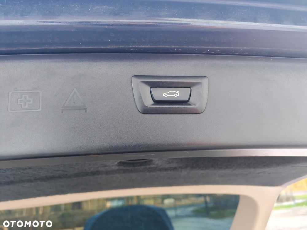 BMW Seria 5 525d xDrive Sport-Aut - 26