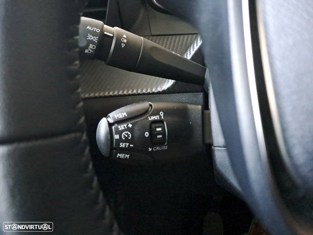 Peugeot 2008 1.2 PureTech Style - 19