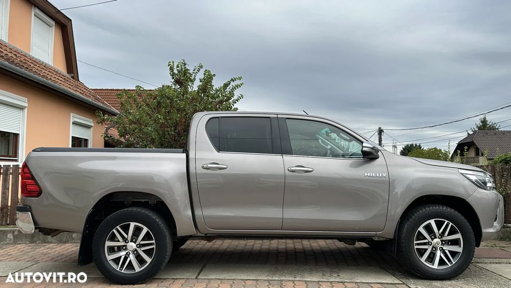 Toyota Hilux 4x4 Double Cab Executive - 5