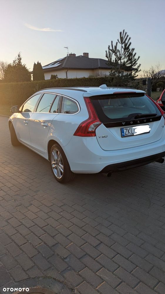 Volvo V60 T3 Momentum - 3