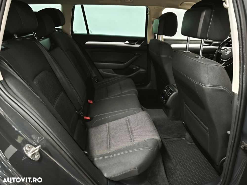 Volkswagen Passat 2.0 TDI DSG Comfortline - 10