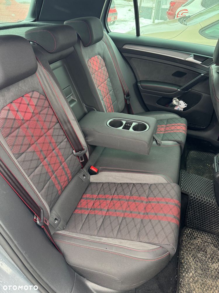 Volkswagen Golf - 12