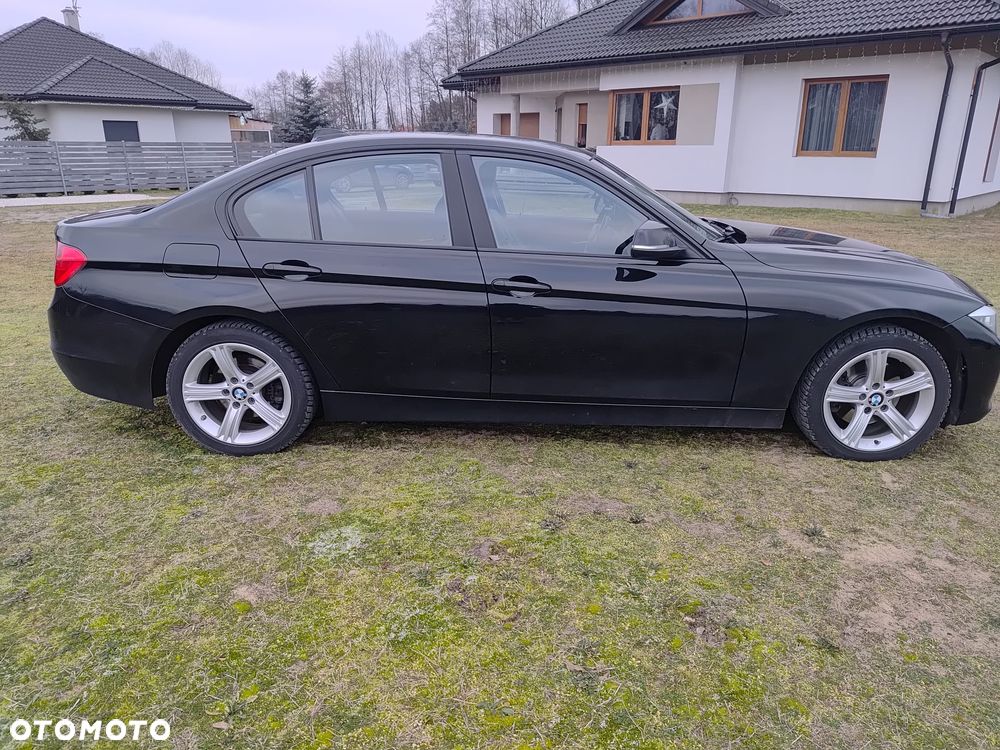 BMW Seria 3 320i - 4