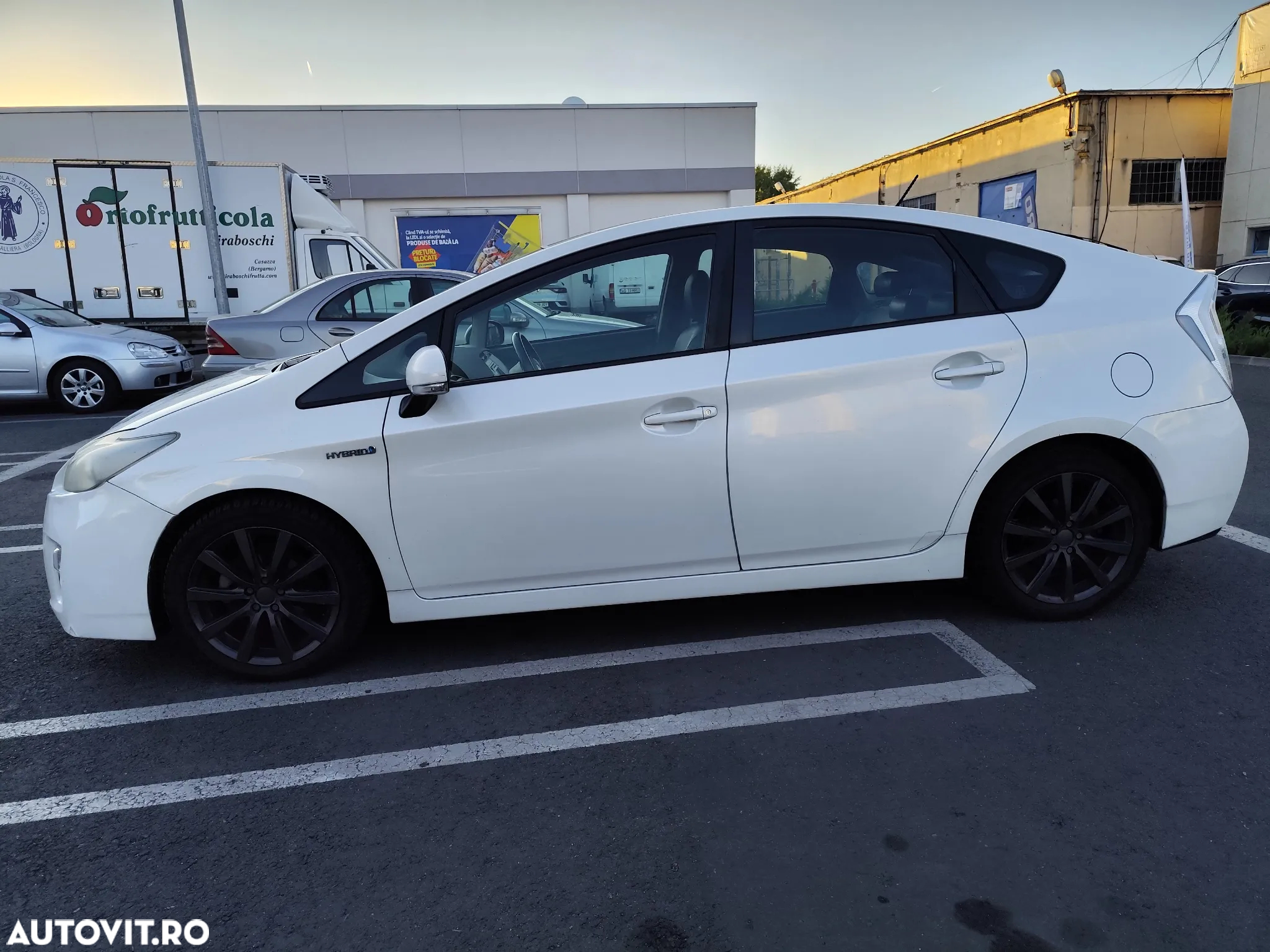 Toyota Prius - 3