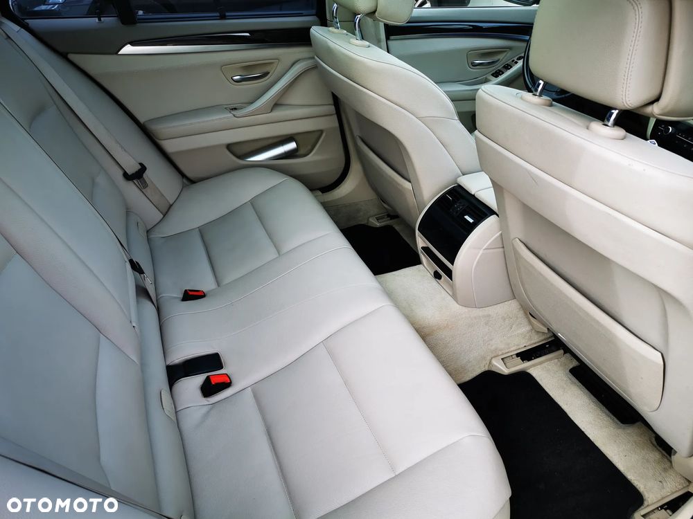 BMW Seria 5 530d xDrive - 13