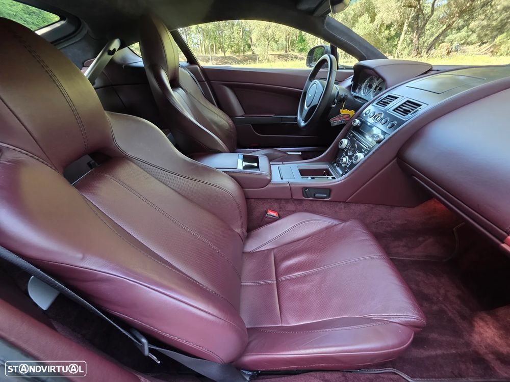 Aston Martin Vantage Coupe Sportshift - 14