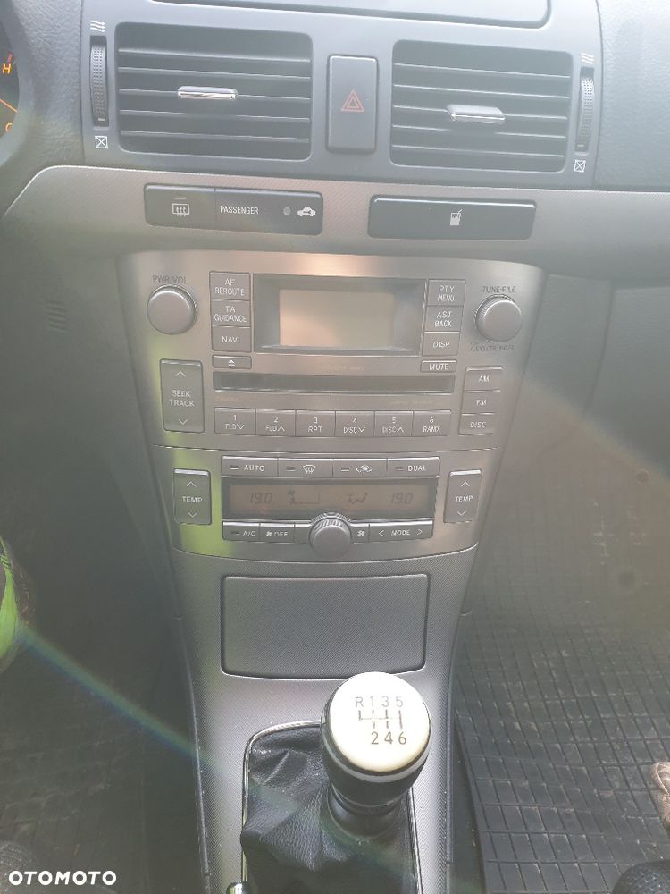 Toyota AVENSIS 2,0 D-4D 126 KM z 2007r - 4