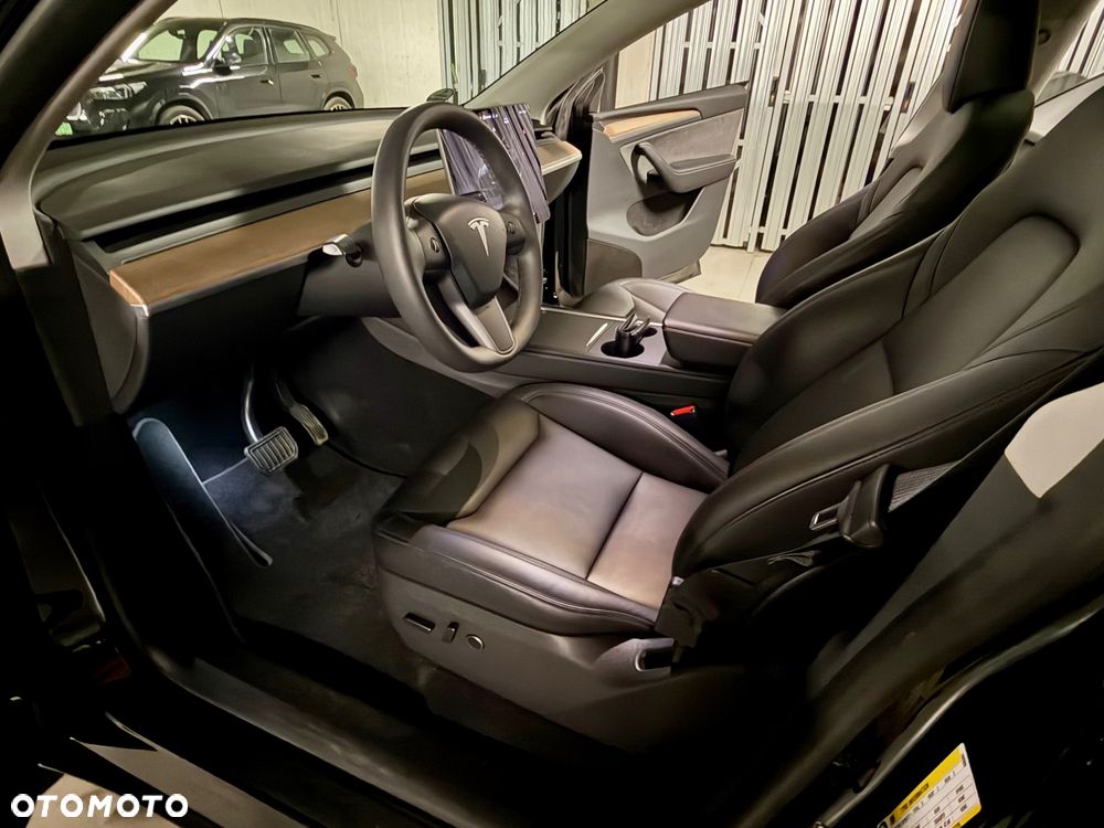 Tesla Model Y RWD - 12