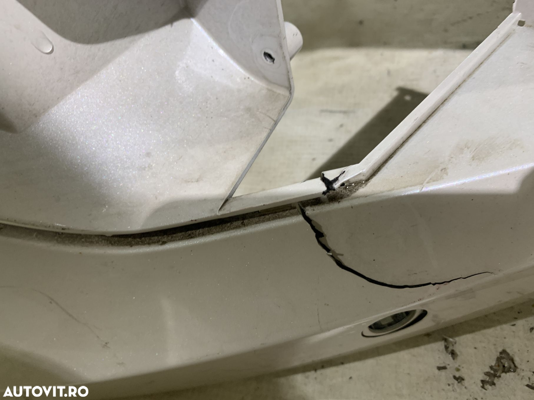 Bara fata Ford Kuga, 2017, 2018, 2019, cod origine OE GV44-17757-V, cu gauri pentru spalatori faruri si senzori de parcare (4). In stare foarte buna. - 9