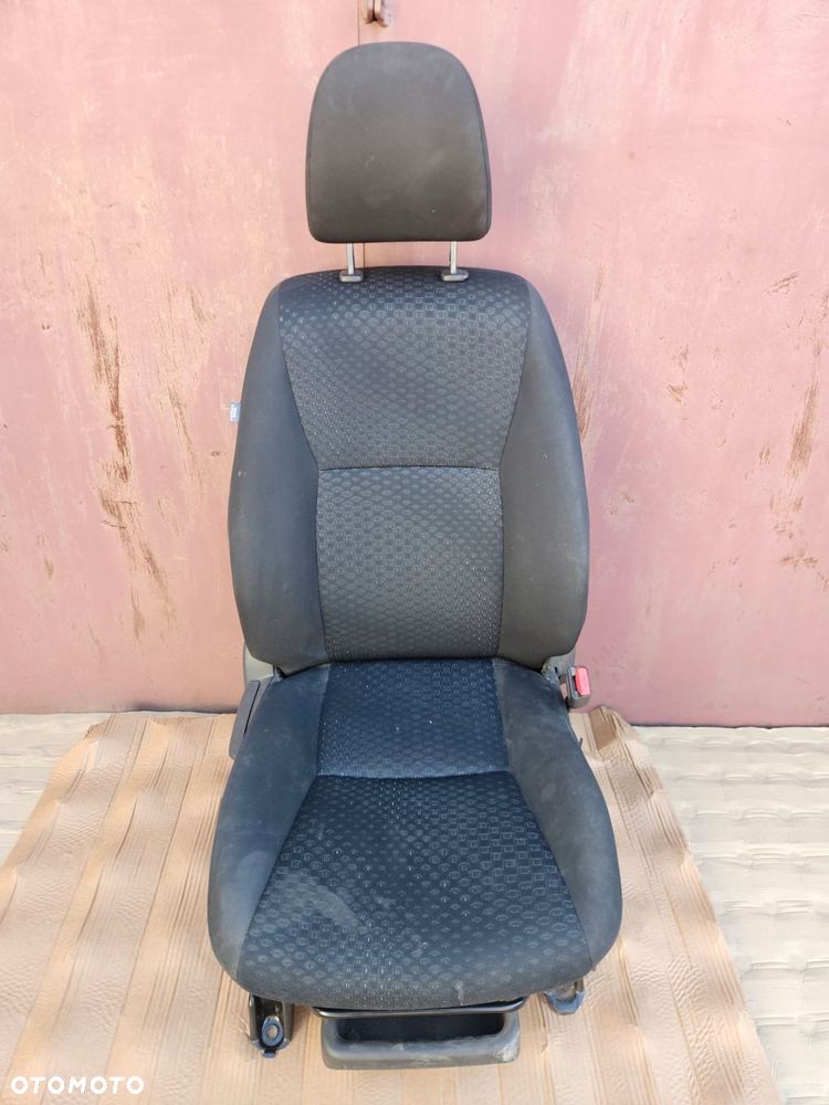 toyota verso 09-17 fotel prawy przód - 1