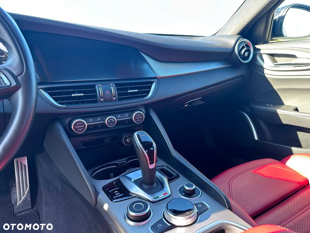 Alfa Romeo Giulia 2.0 Turbo 16V AT8 Veloce - 22