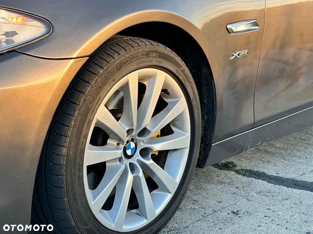 BMW Seria 5 525d xDrive - 39