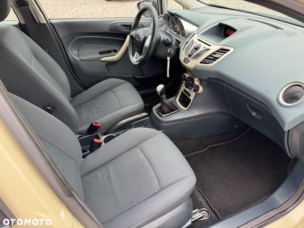 Ford Fiesta 1.4 Ghia - 8