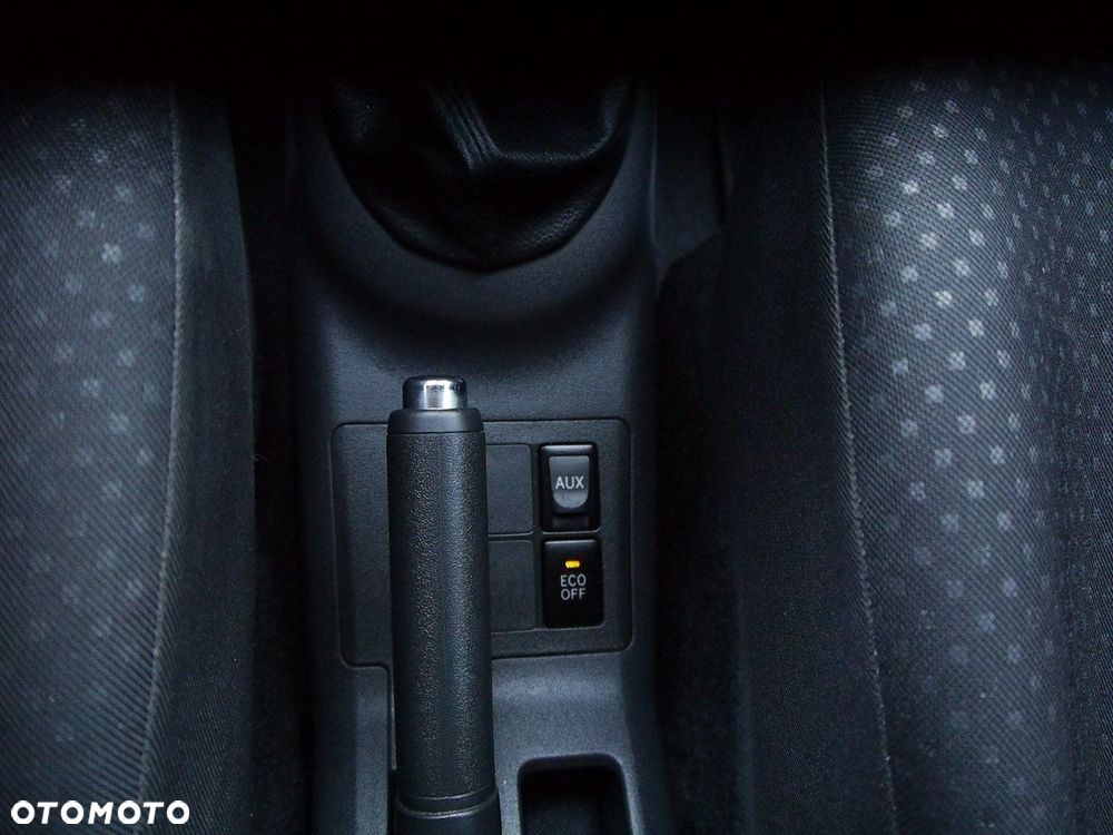 Toyota Yaris 1.33 VVT-i Executive - 32