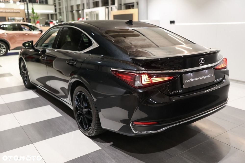 Lexus ES - 4