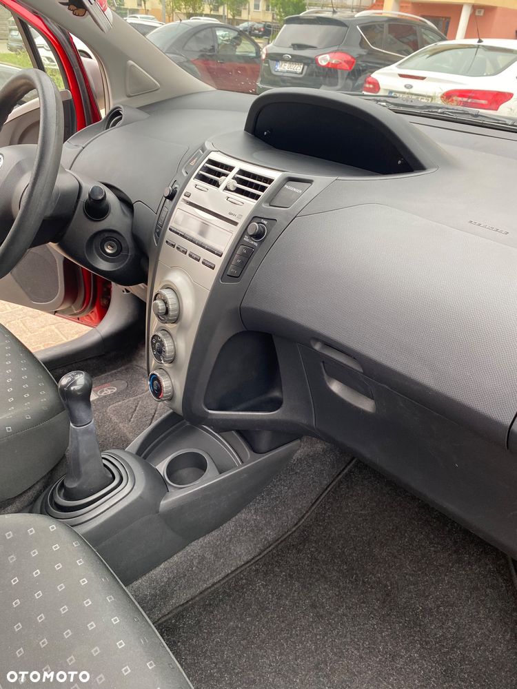 Toyota Yaris 1.0 VVT-i Luna - 11