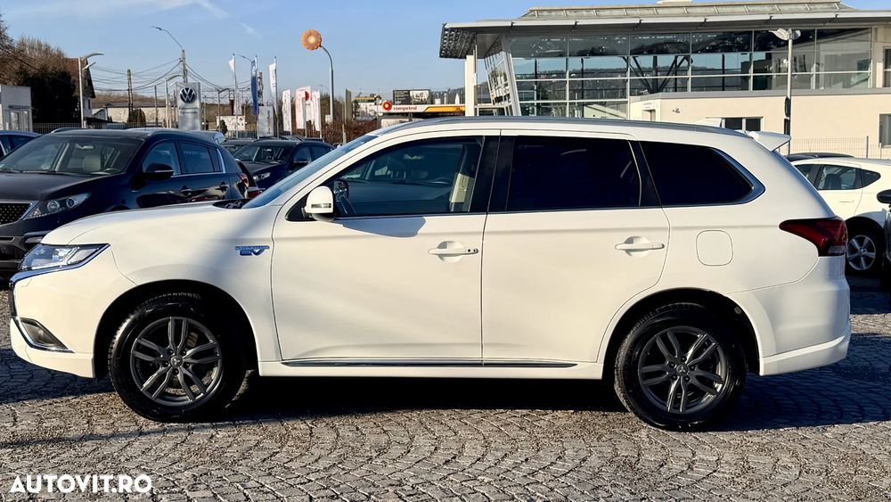 Mitsubishi Outlander PHEV 2.4 L 4X4 Intense - 29