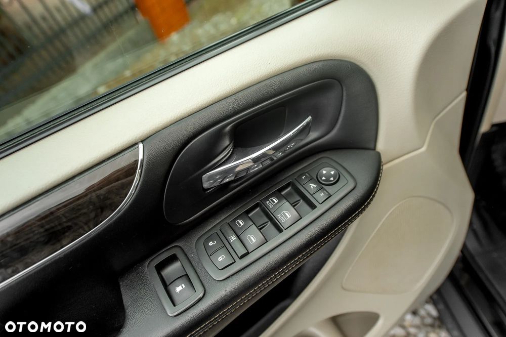 Lancia Voyager 2.8CRD Platinum - 25