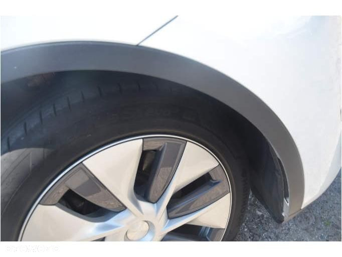 Tesla Y Long Range RWD - 36