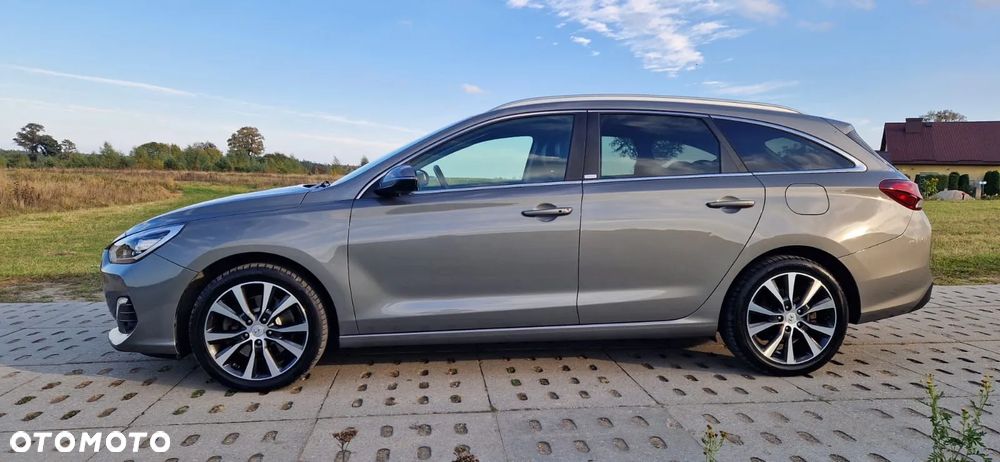 Hyundai i30 1.6 D Premiere Luxury DCT - 11