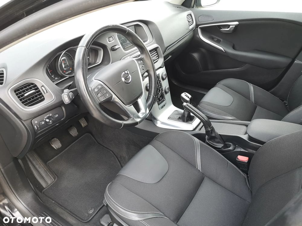 Volvo V40 D2 Momentum - 25