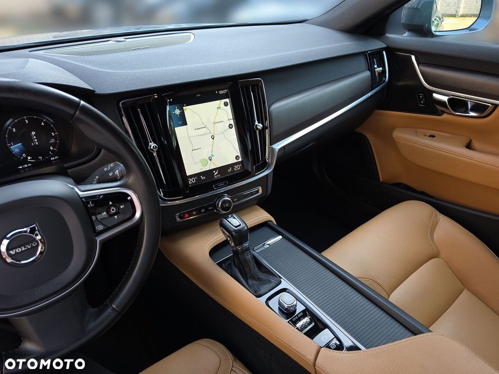 Volvo V90 Cross Country - 18