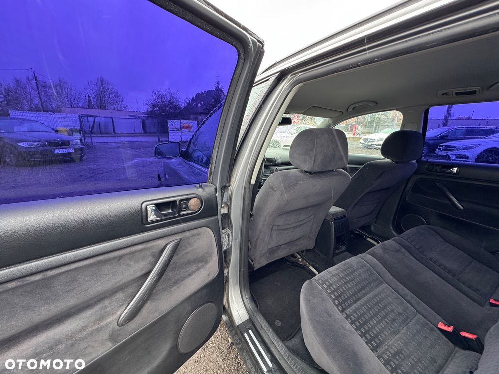 Volkswagen Passat 1.9 TDI Highline - 20