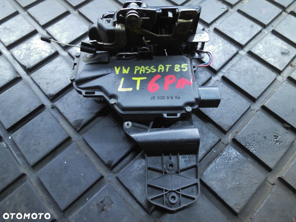 ZAMEK DRZWI LEWY TYŁ VW PASSAT B5 6 PIN - 1