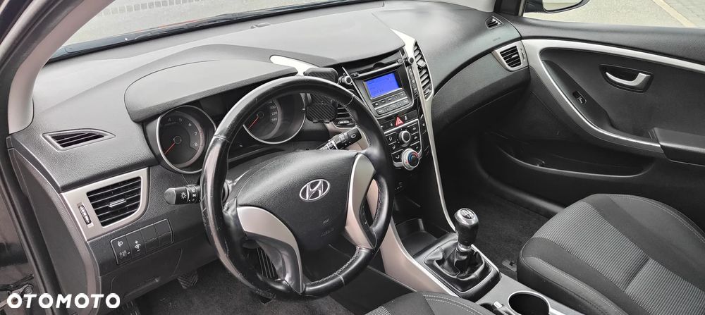Hyundai i30 blue Kombi 1.4 Style - 38