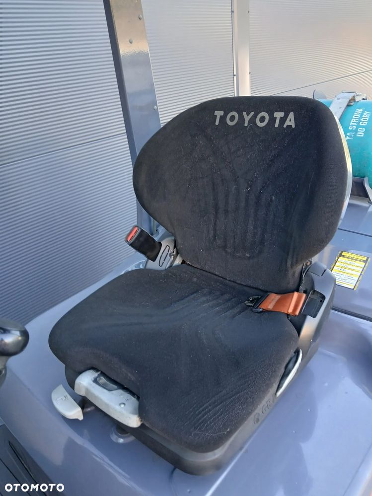 Toyota 02-8FGJF35 - 8