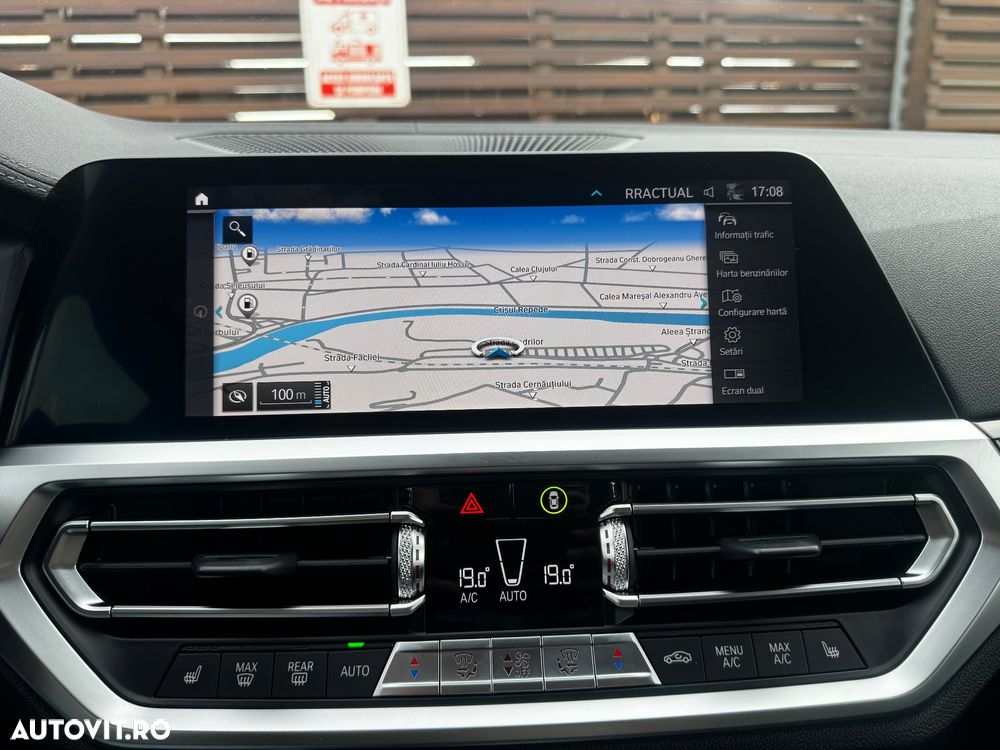 BMW Seria 3 330e Aut. Luxury Line - 30