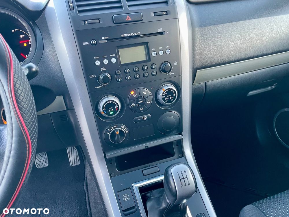 Suzuki Grand Vitara 2.0 Club Family - 38