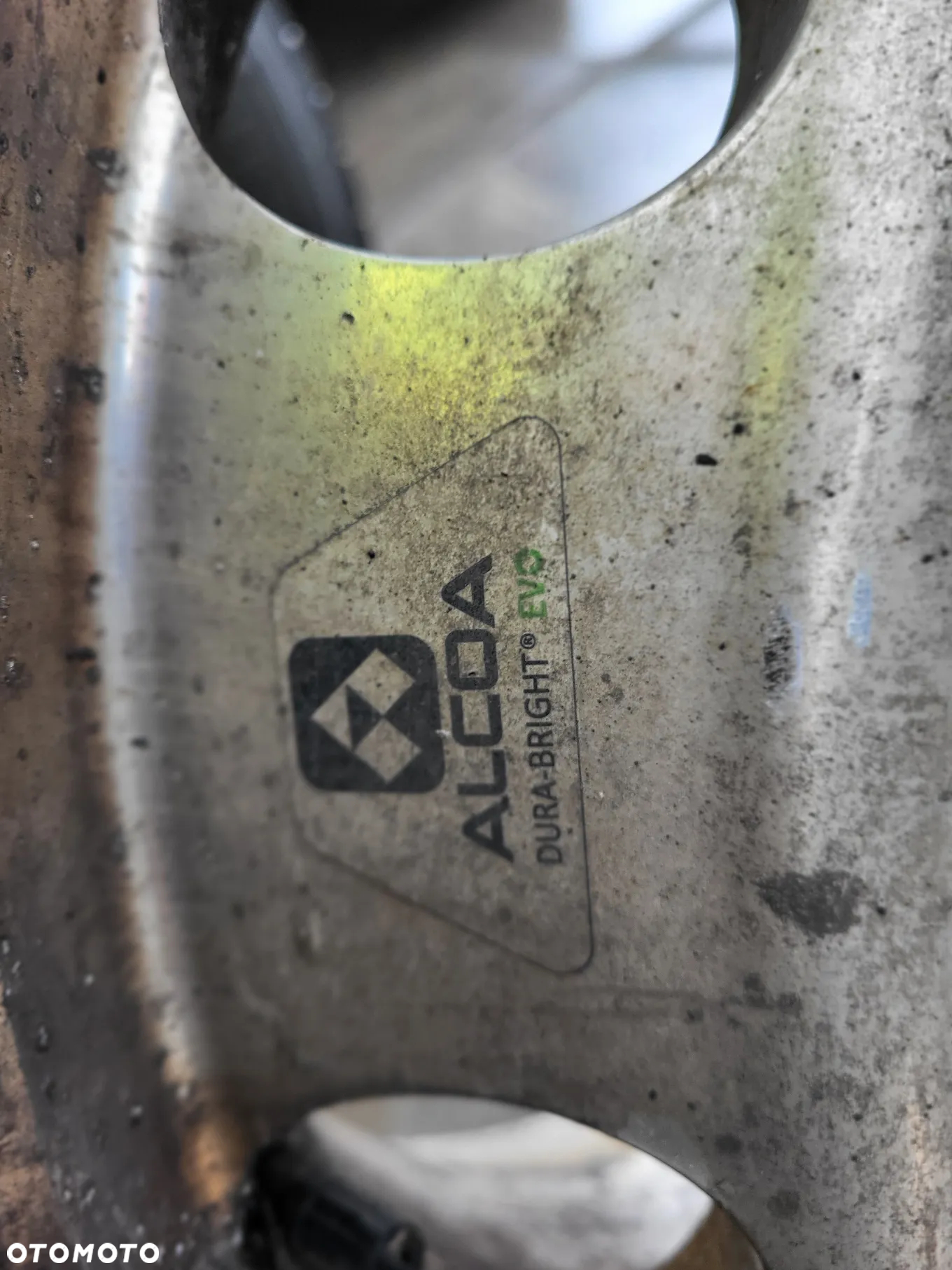 Felgi aluminiowe Alcoa 22,5 x 9.00 z opanami Pirelli 315/60/22,5 - 4