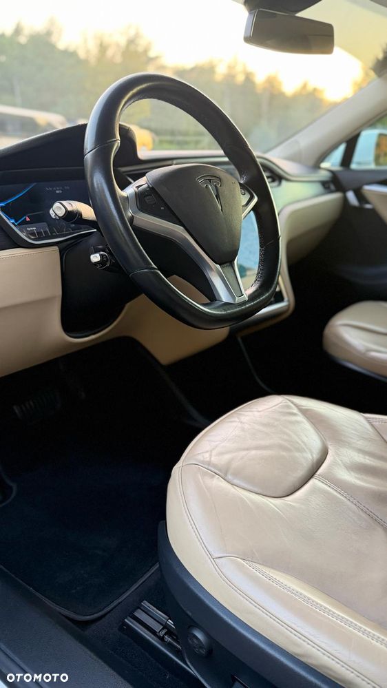 Tesla Model S - 11