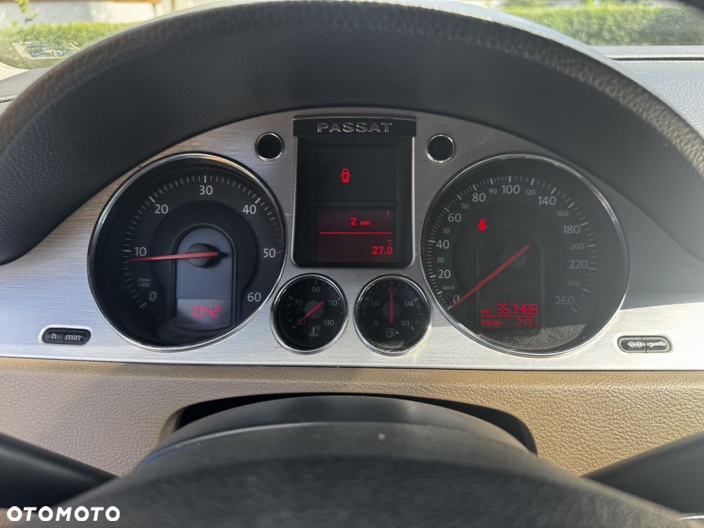 Volkswagen Passat - 8