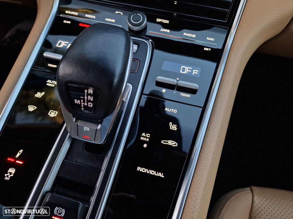 Porsche Panamera 4 E-Hybrid - 28