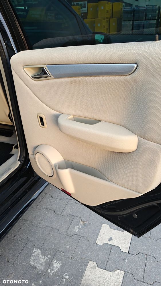 Mercedes-Benz Klasa B 180 CDI Autotronic - 14