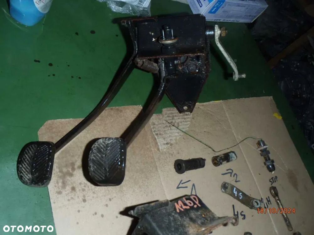 pedał pedały mocowanie korpus tulejka dżwignia sprzęgła fiat 126p igły - 8