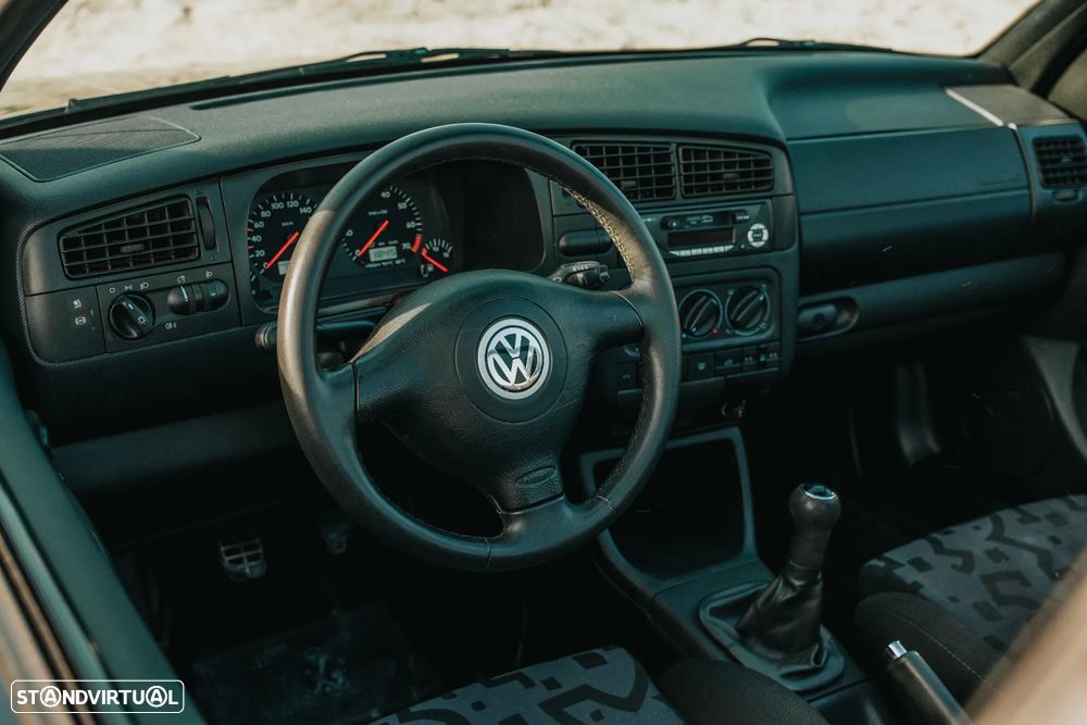 VW Golf Cabriolet 1.6 Highline - 30