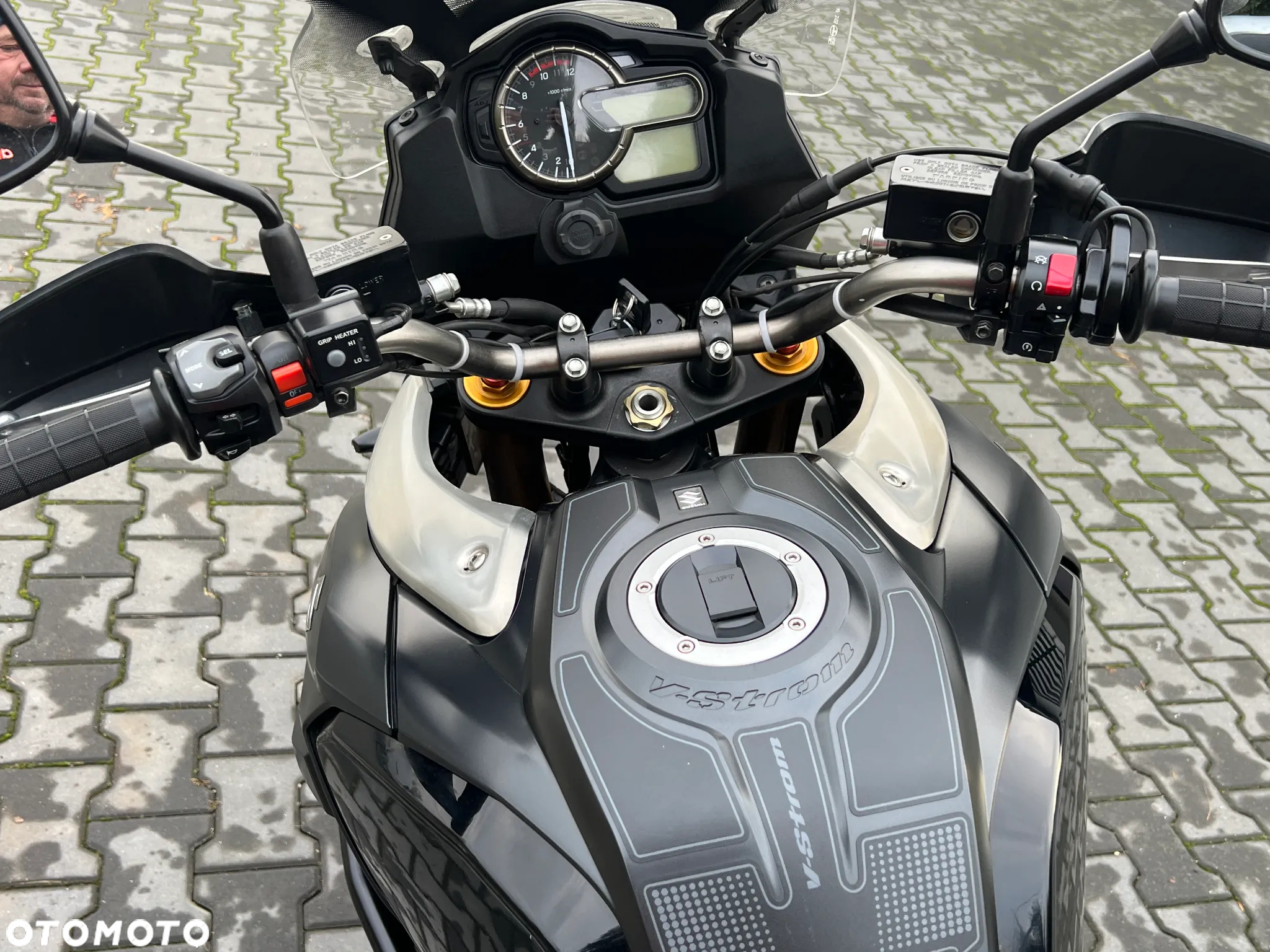 Suzuki V-STROM - 20