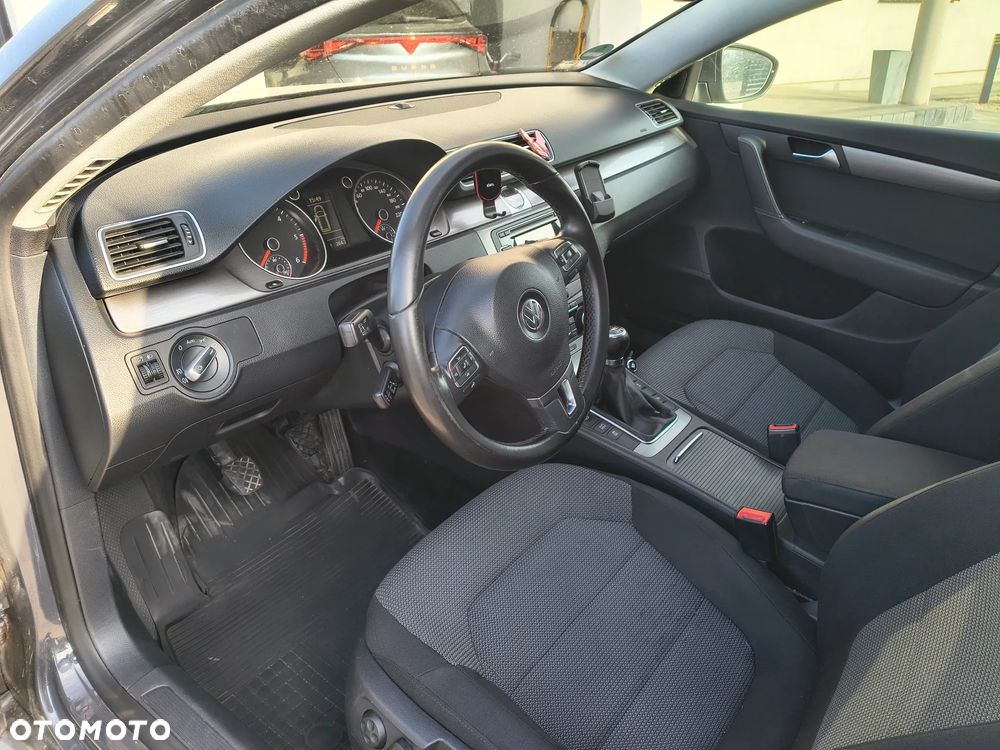 Volkswagen Passat 2.0 TDI BlueMotion Technology Comfortline - 6