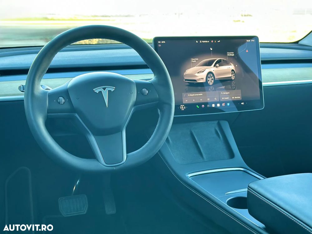 Tesla Model Y - 14