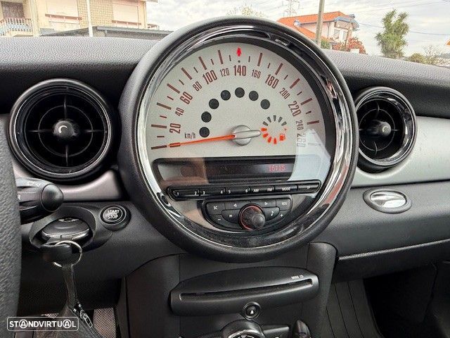 MINI 3 Portas One D - 14