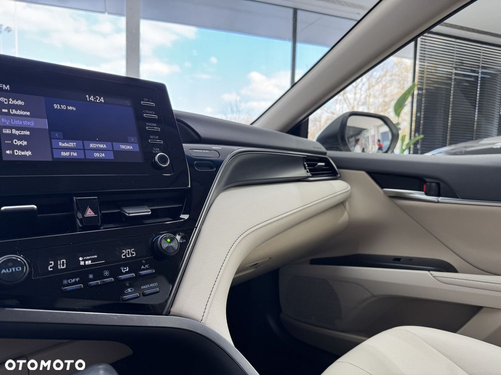 Toyota Camry - 30