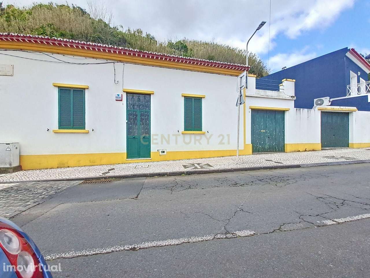 Moradia no Centro da Povoação com 2 Garagens - Grande imagem: 3/33