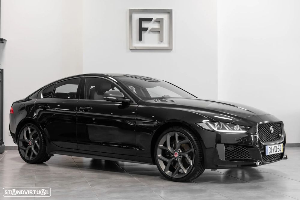 Jaguar XE 2.0 i4 R-Dynamic HSE AWD - 2
